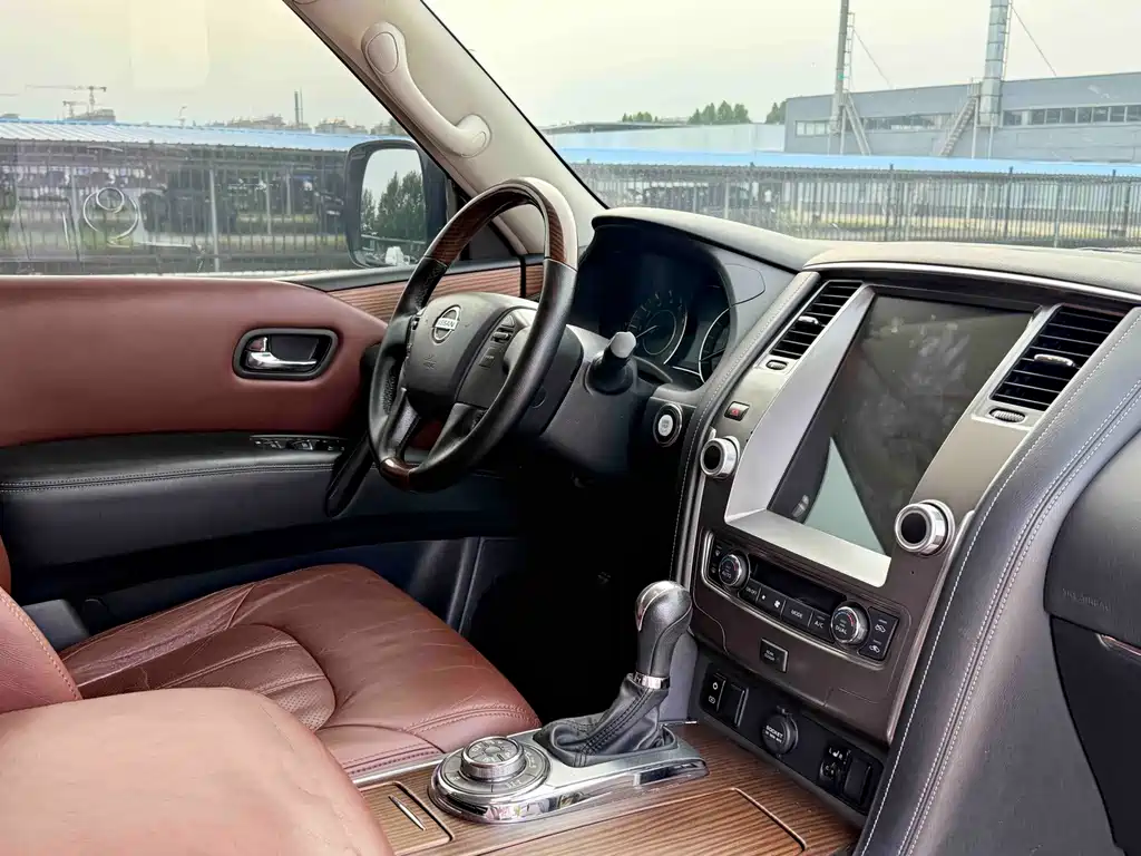 Nissan Patrol — миниатюра 17
