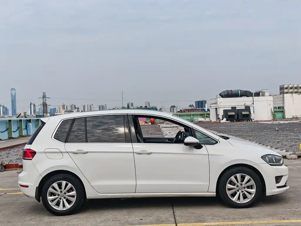 Volkswagen Golf · 2016 230TSI AT