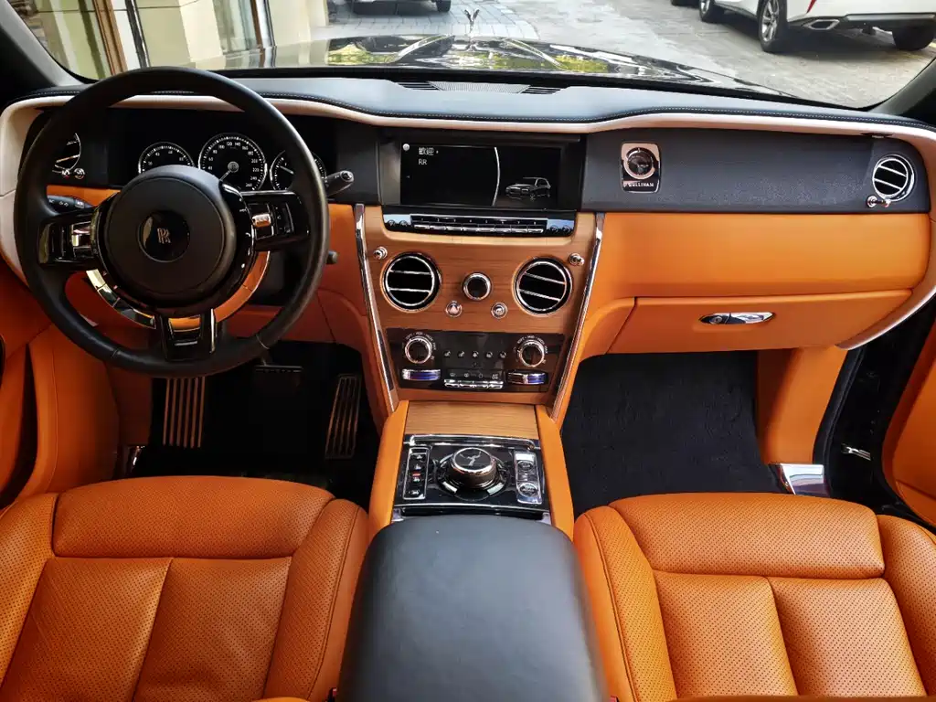 Rolls-Royce Cullinan - фото 16