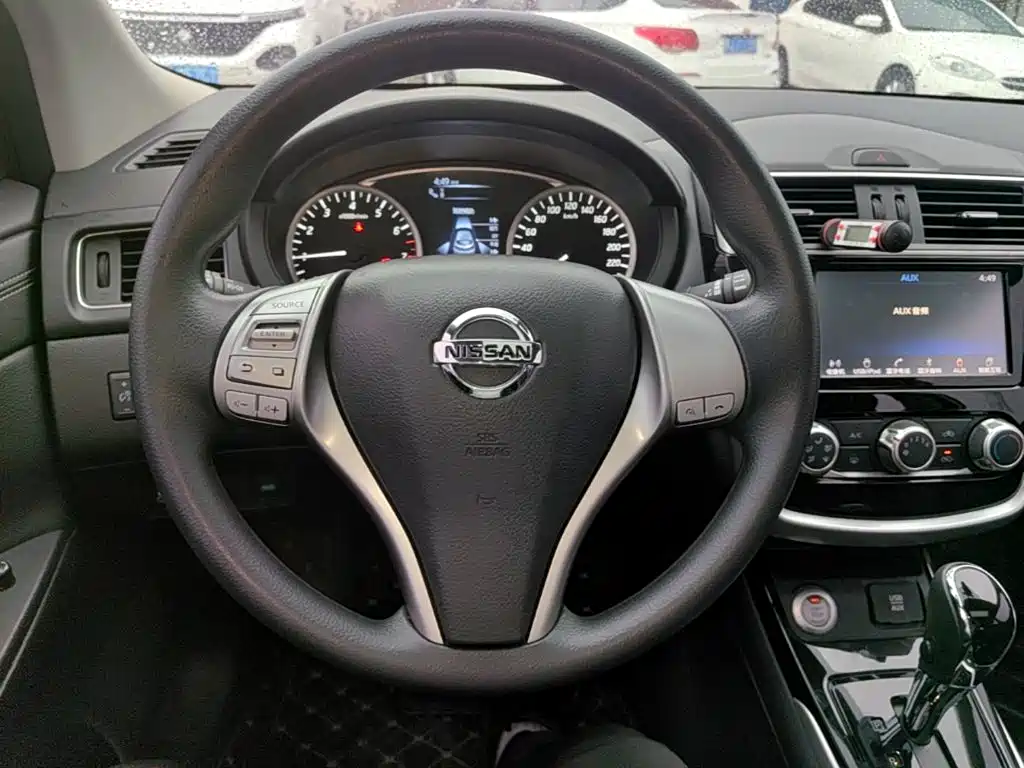 Nissan Tiida — миниатюра 11