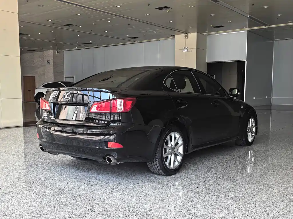 Lexus IS — миниатюра 4