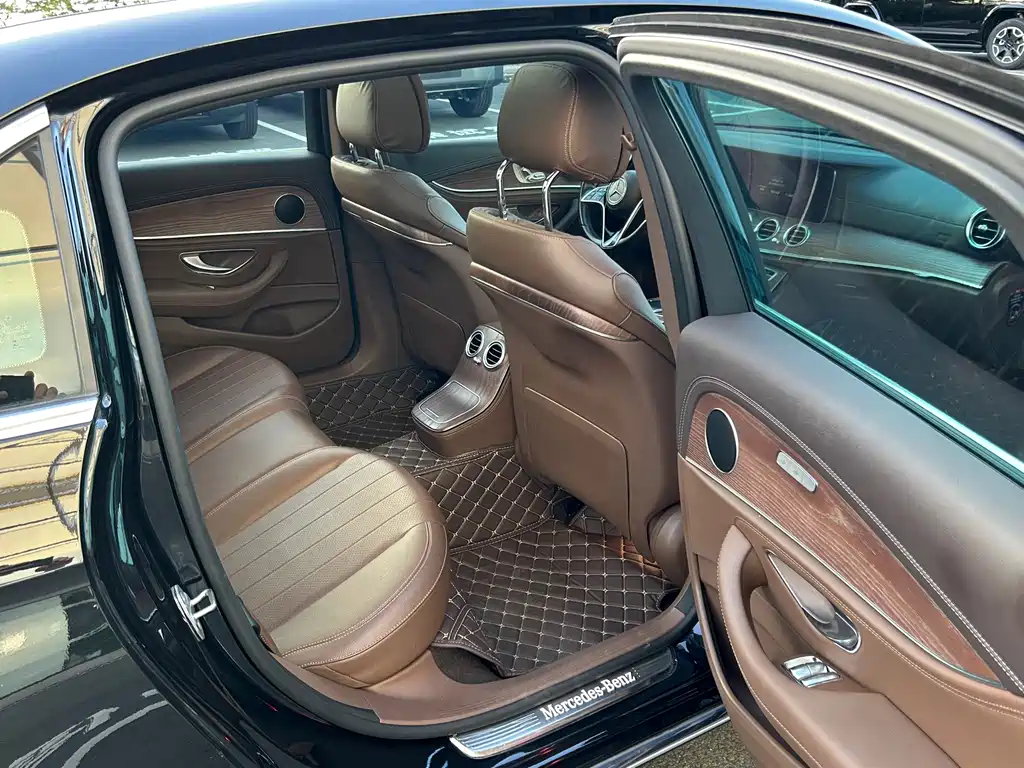 Mercedes-Benz E-Class — миниатюра 12