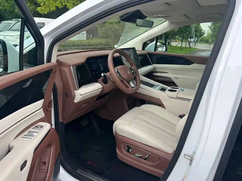 BYD Xia — миниатюра 6