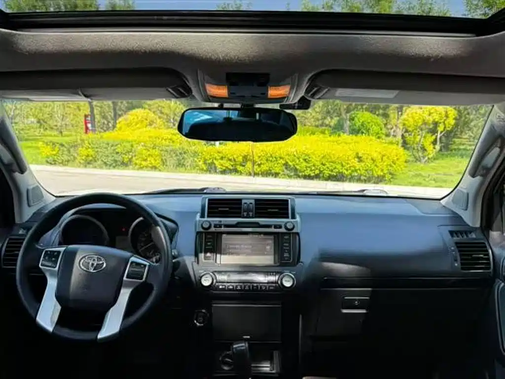 Toyota Land Cruiser Prado 2015 2.7L AT Luxury
