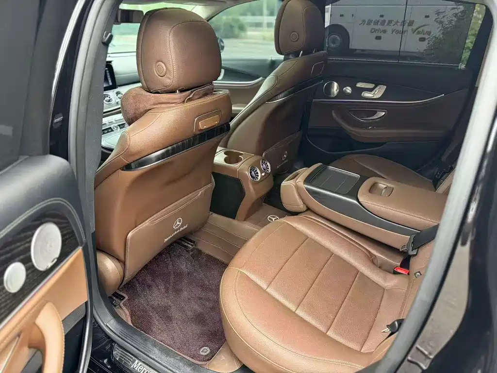 Mercedes-Benz E-Class — миниатюра 4