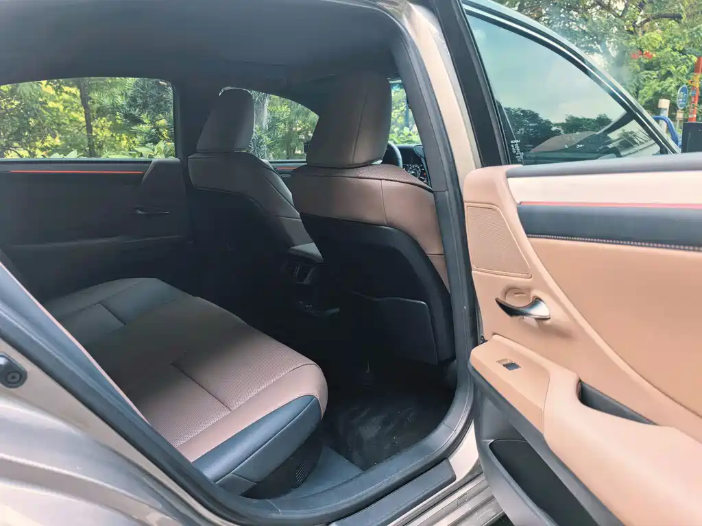 Lexus ES — миниатюра 10