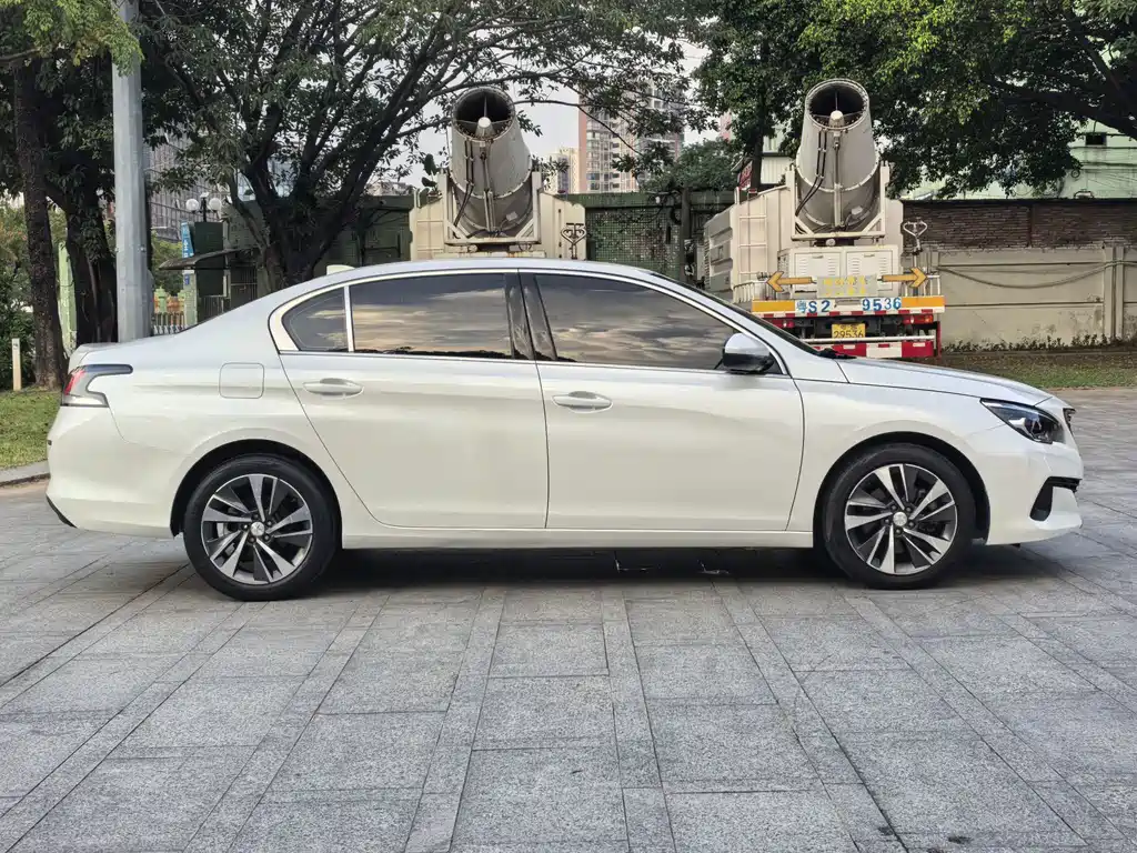 Peugeot 408 — миниатюра 8