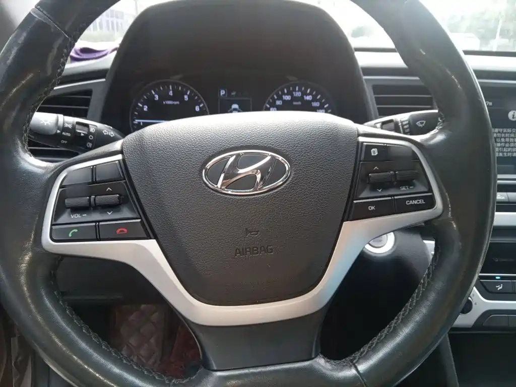 Hyundai Elantra — миниатюра 6