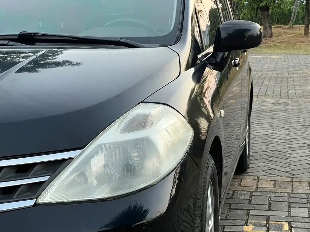 Nissan Tiida — миниатюра 8