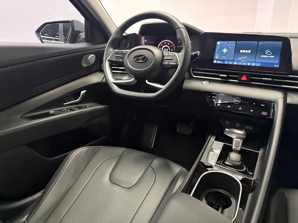 Hyundai Elantra — миниатюра 8