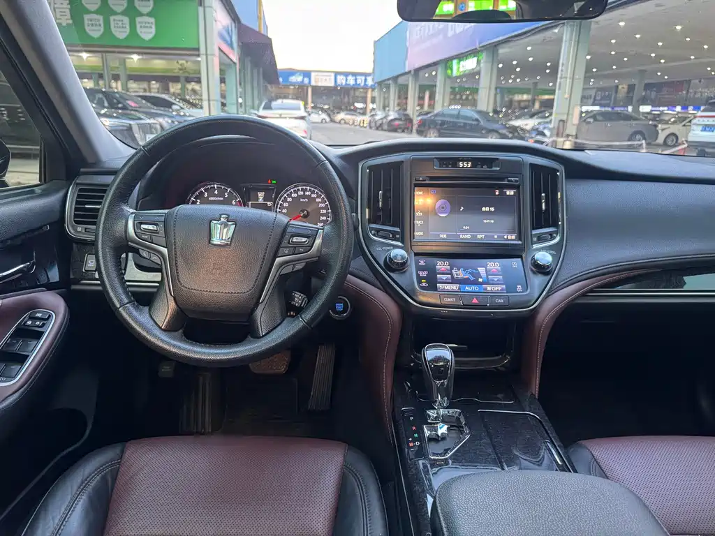 Toyota Crown — миниатюра 5