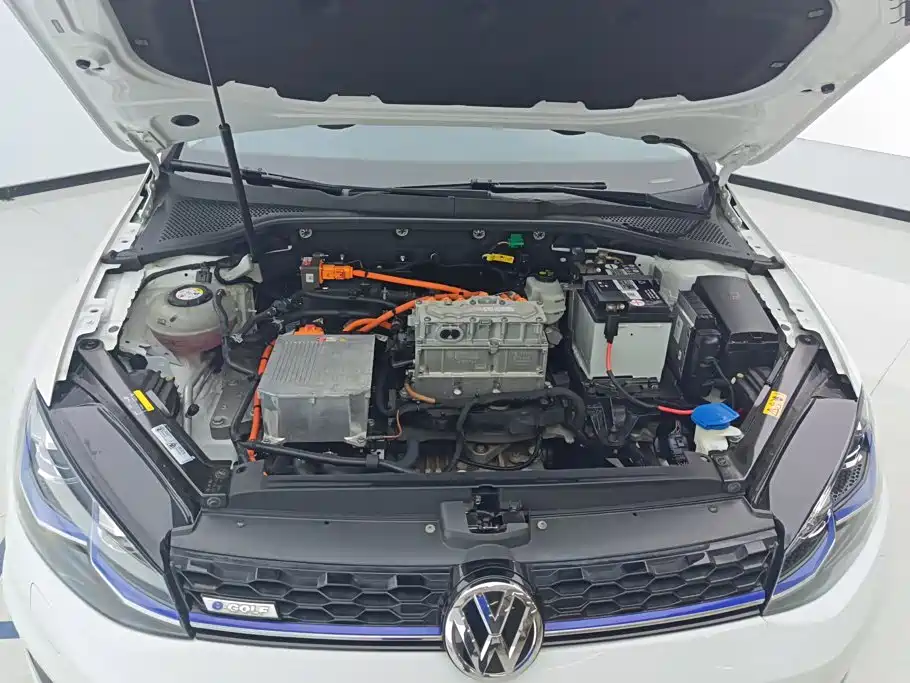 Volkswagen Golf EV — миниатюра 10