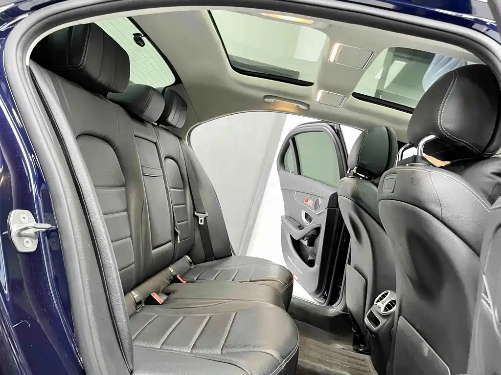 Mercedes-Benz C-Class — миниатюра 6