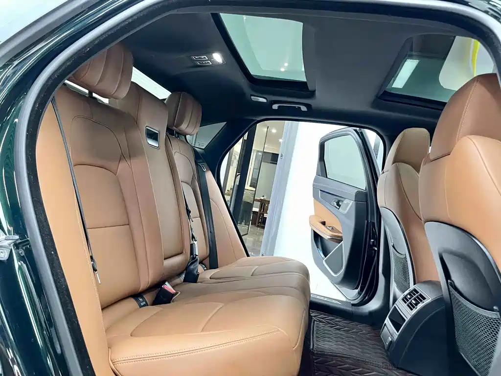 Jaguar XFL — миниатюра 5
