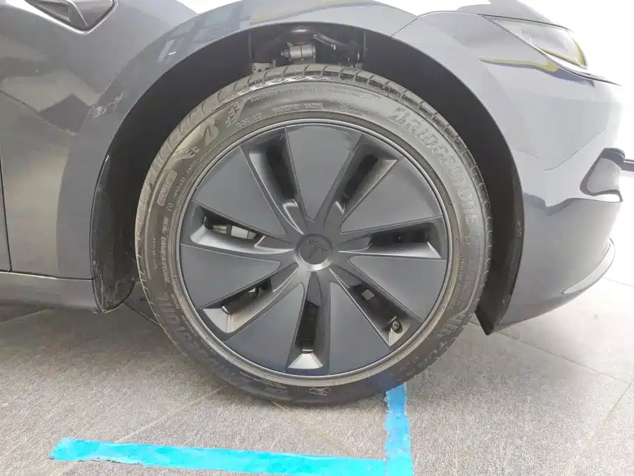 Tesla Model 3 — миниатюра 6