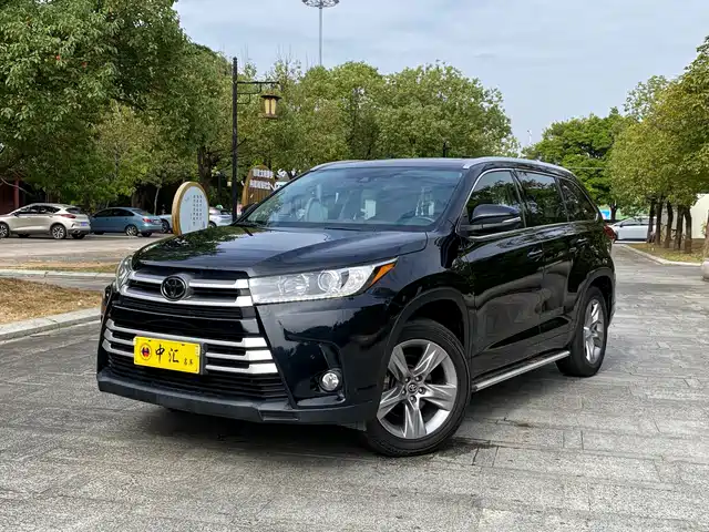 TOYOTA HIGHLANDER