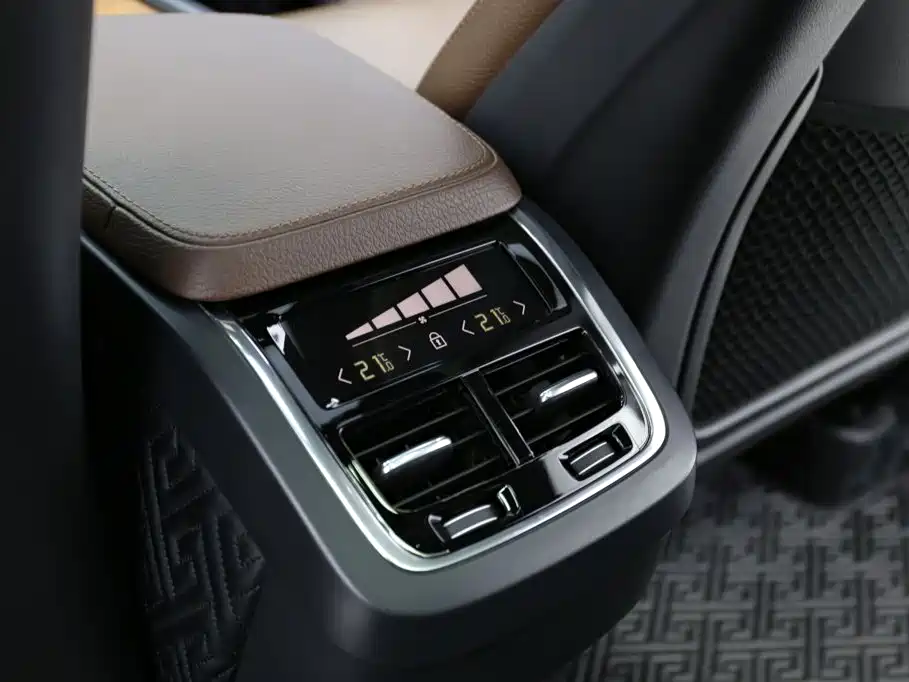 Volvo XC90 — миниатюра 18
