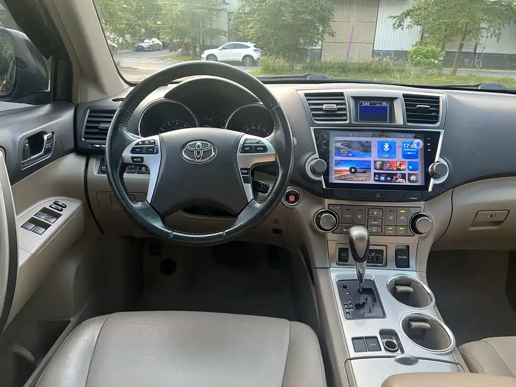 Toyota Highlander — миниатюра 7