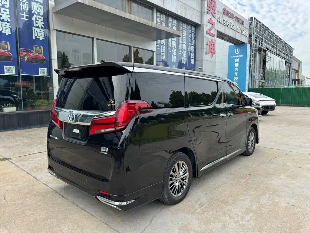 Toyota Alphard — миниатюра 14
