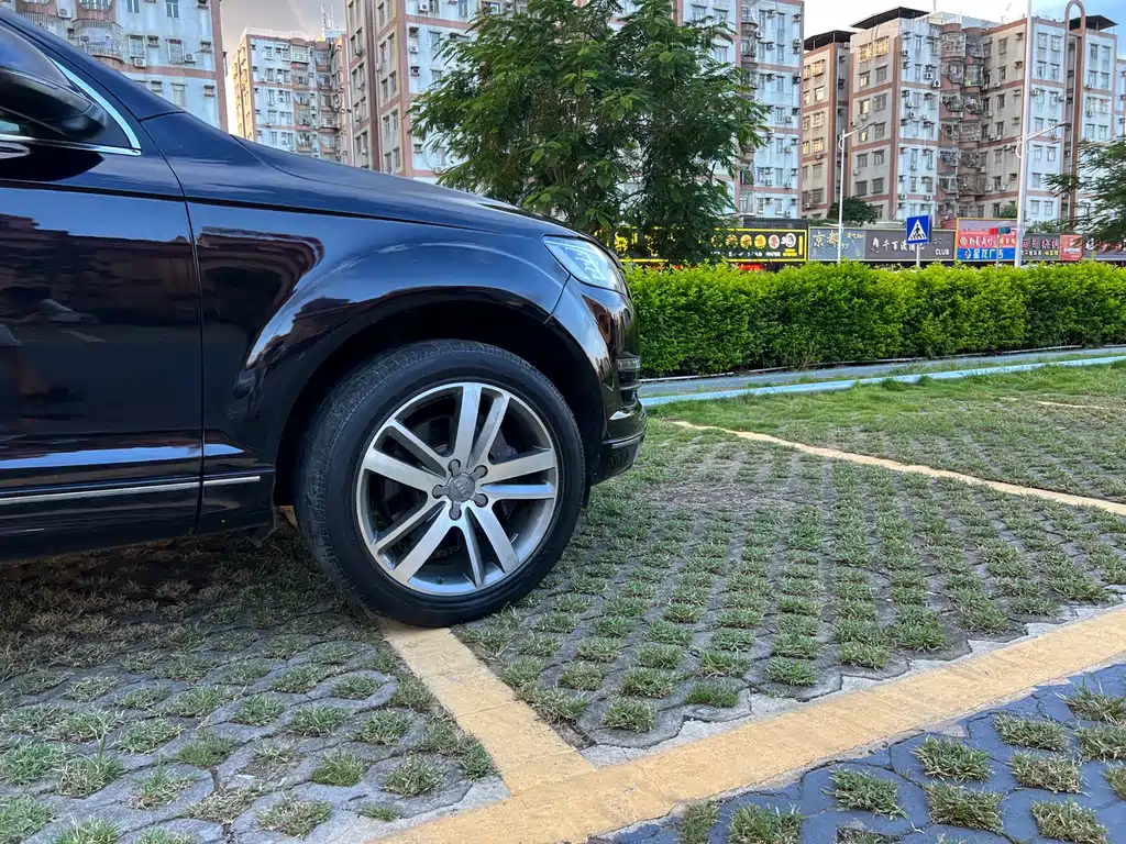 Audi Q7 2011 3.0 TFSI (200kW