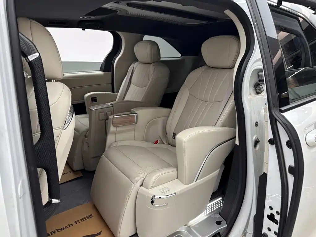 Toyota Sienna — миниатюра 9