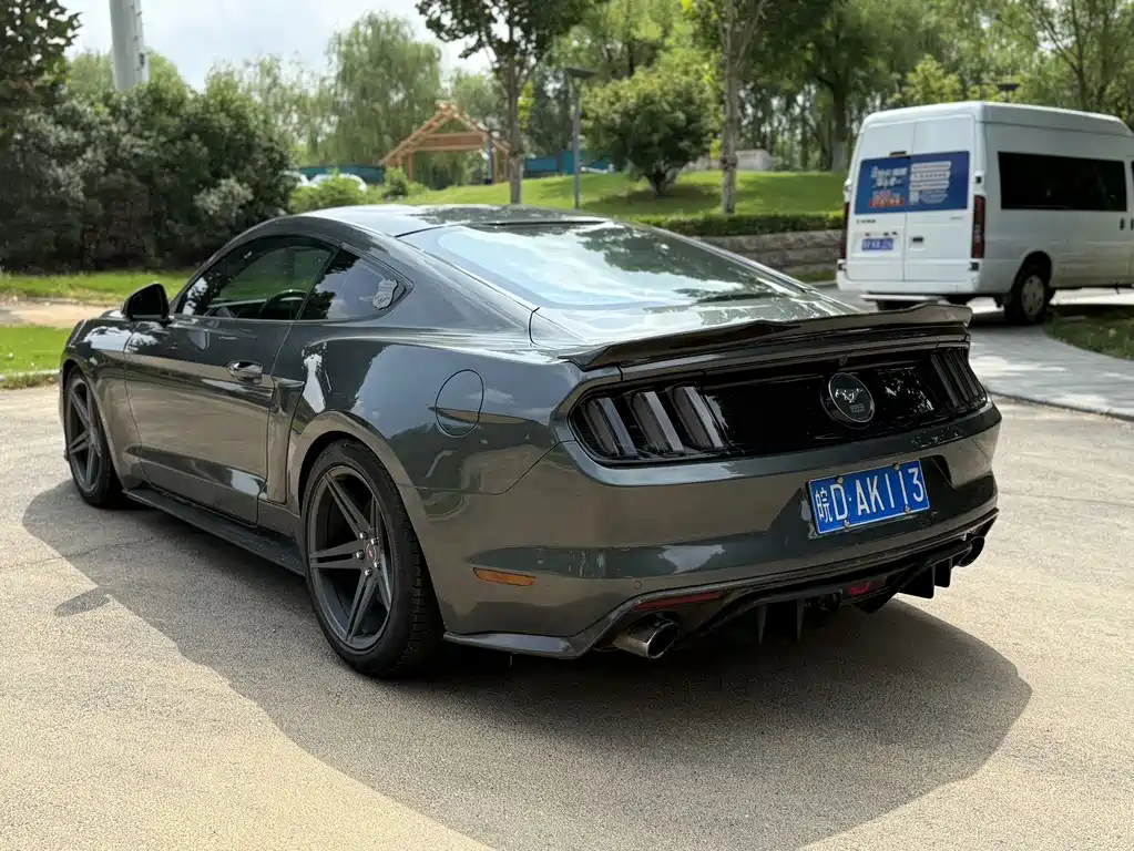 Ford Mustang — миниатюра 9