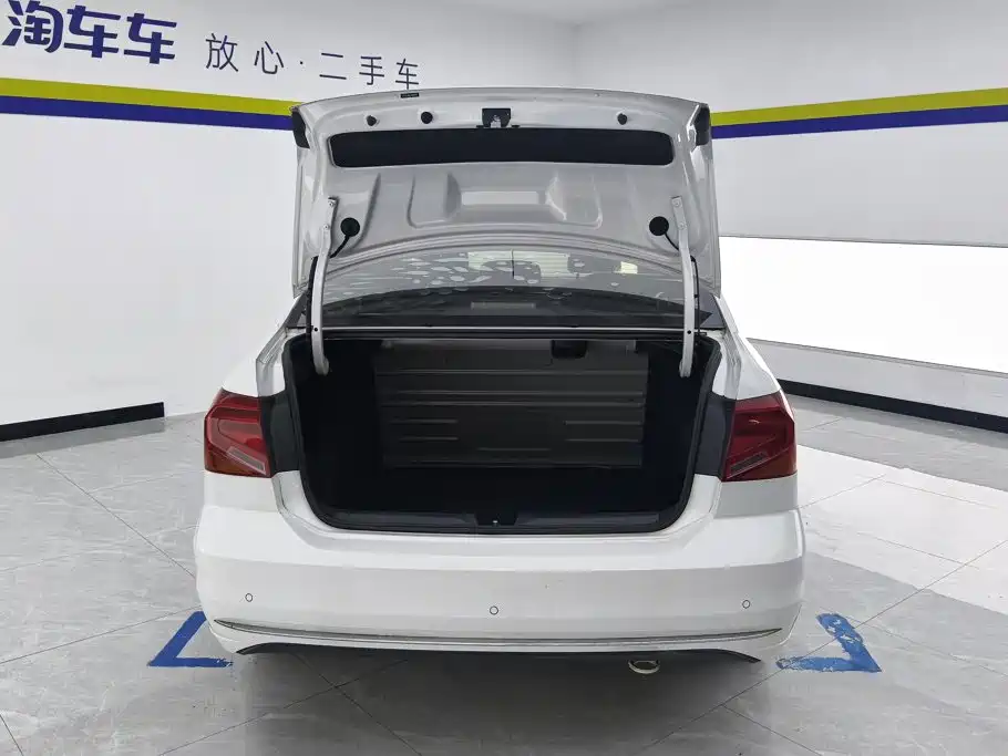 Volkswagen Jetta — миниатюра 4