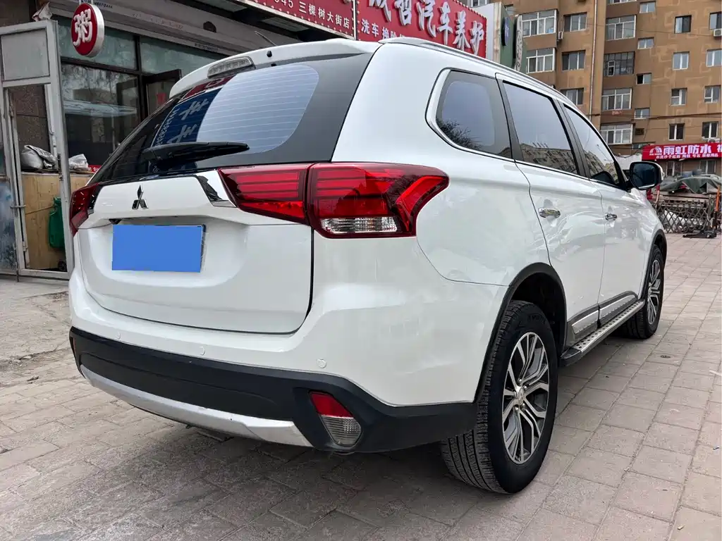 Mitsubishi Outlander — миниатюра 4