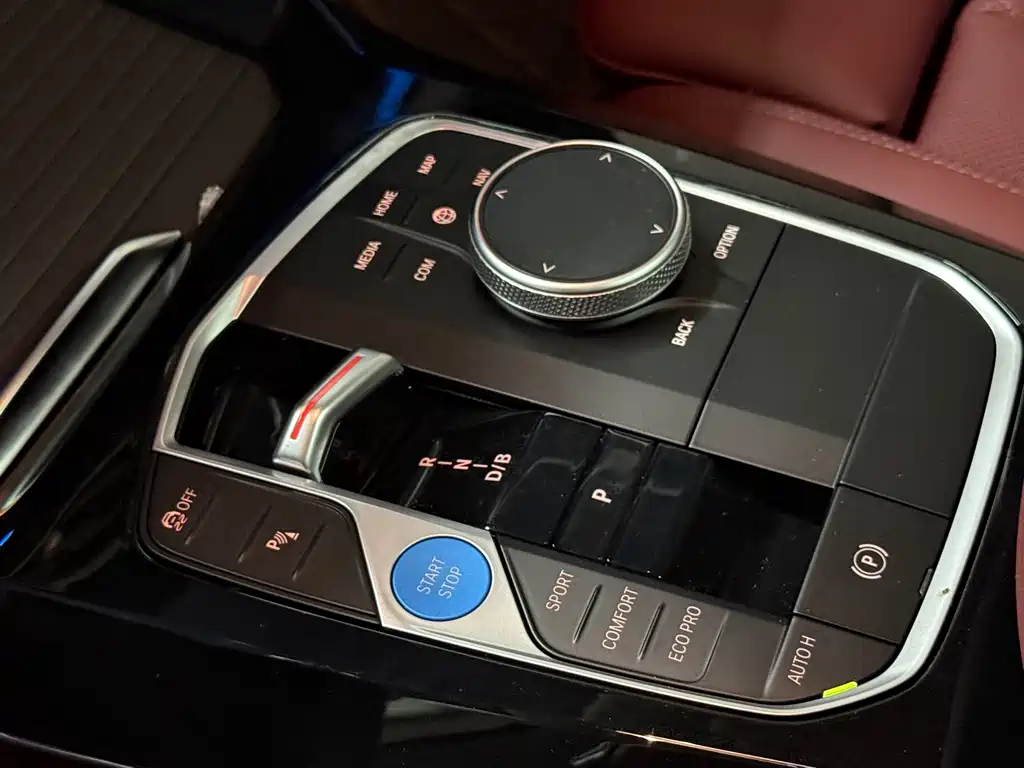 BMW iX3 - фото 8