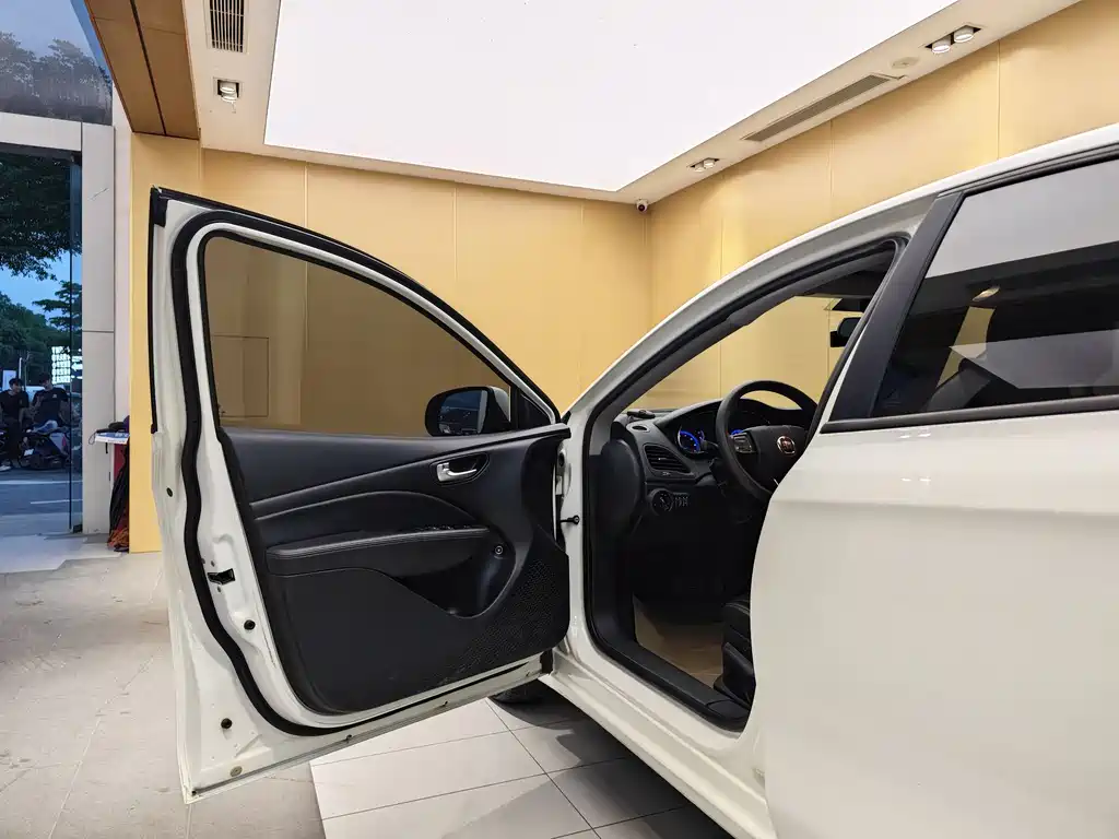 Fiat Viaggio 2015 1.4T AT Enjoy