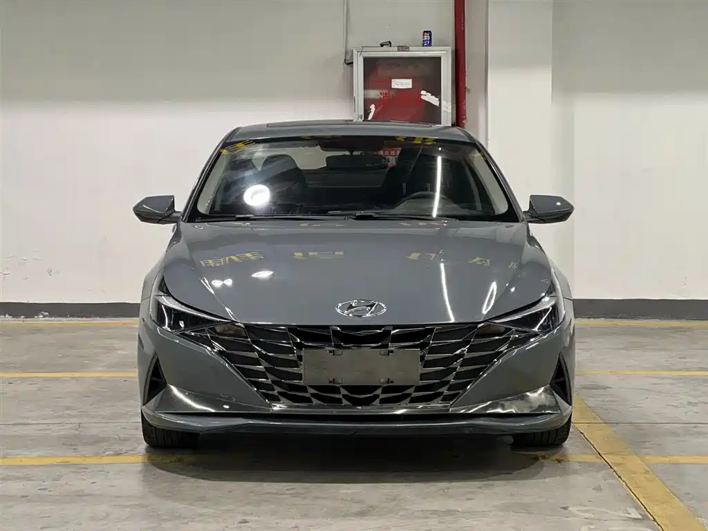 HYUNDAI ELANTRA