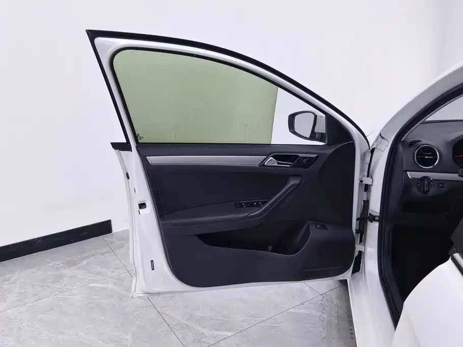 Volkswagen Jetta — миниатюра 6