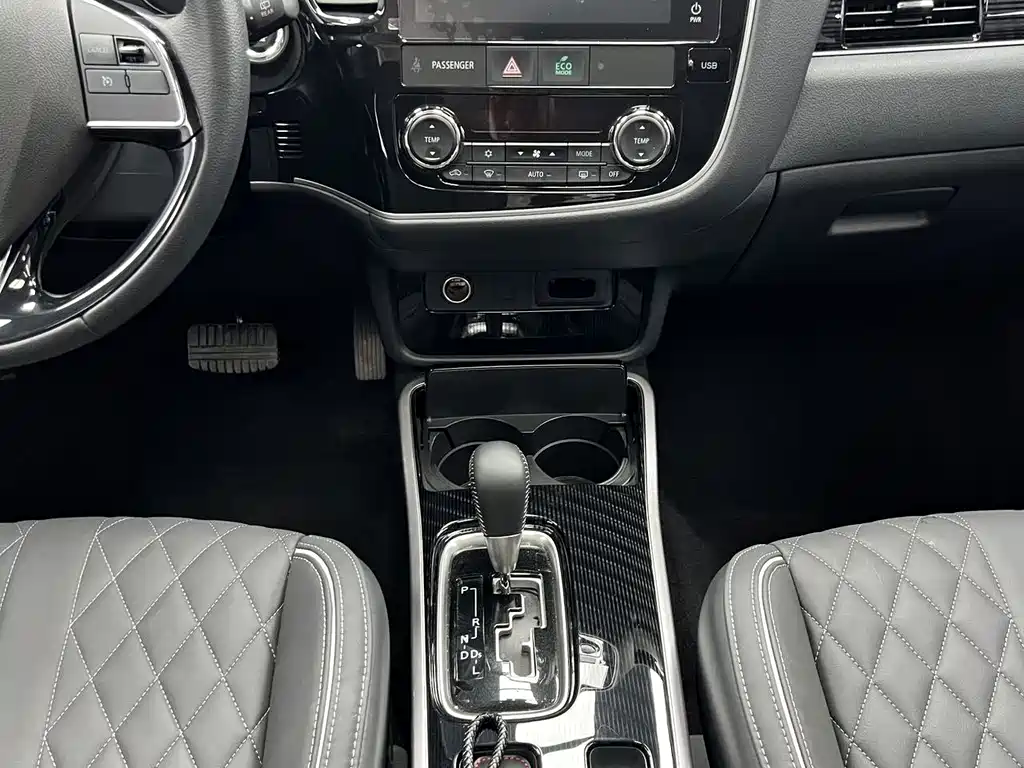 Mitsubishi Outlander — миниатюра 13