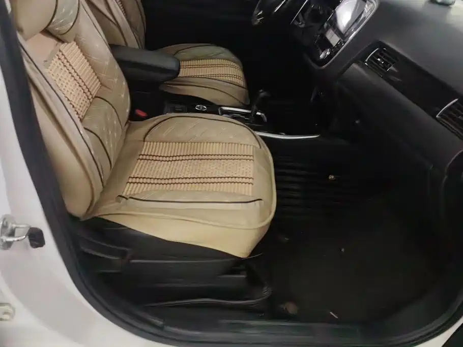 Mitsubishi Outlander — миниатюра 8