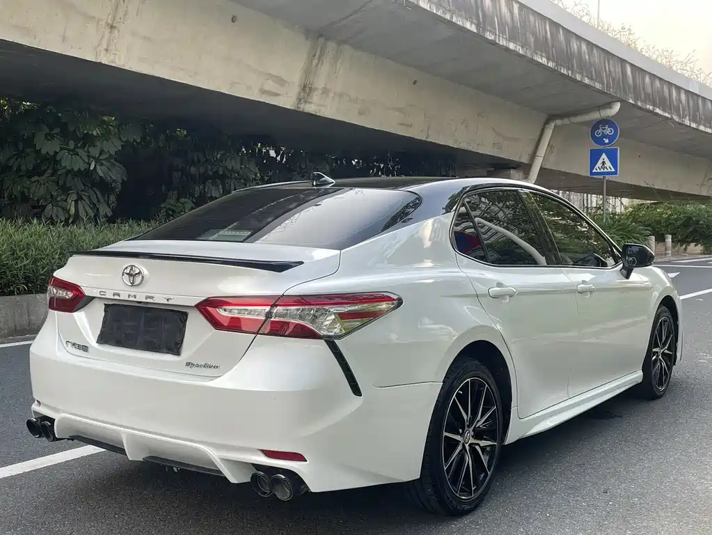Toyota Camry — миниатюра 7