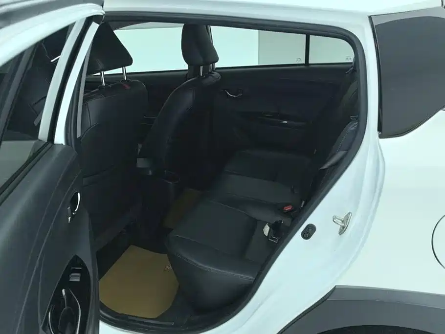 Toyota Yaris L — миниатюра 11