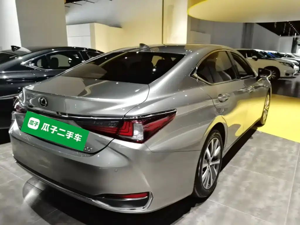 Lexus ES — миниатюра 7