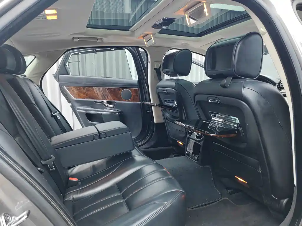 Jaguar XJ — миниатюра 15