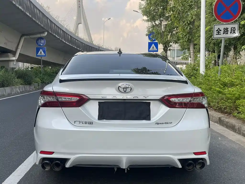 Toyota Camry — миниатюра 8