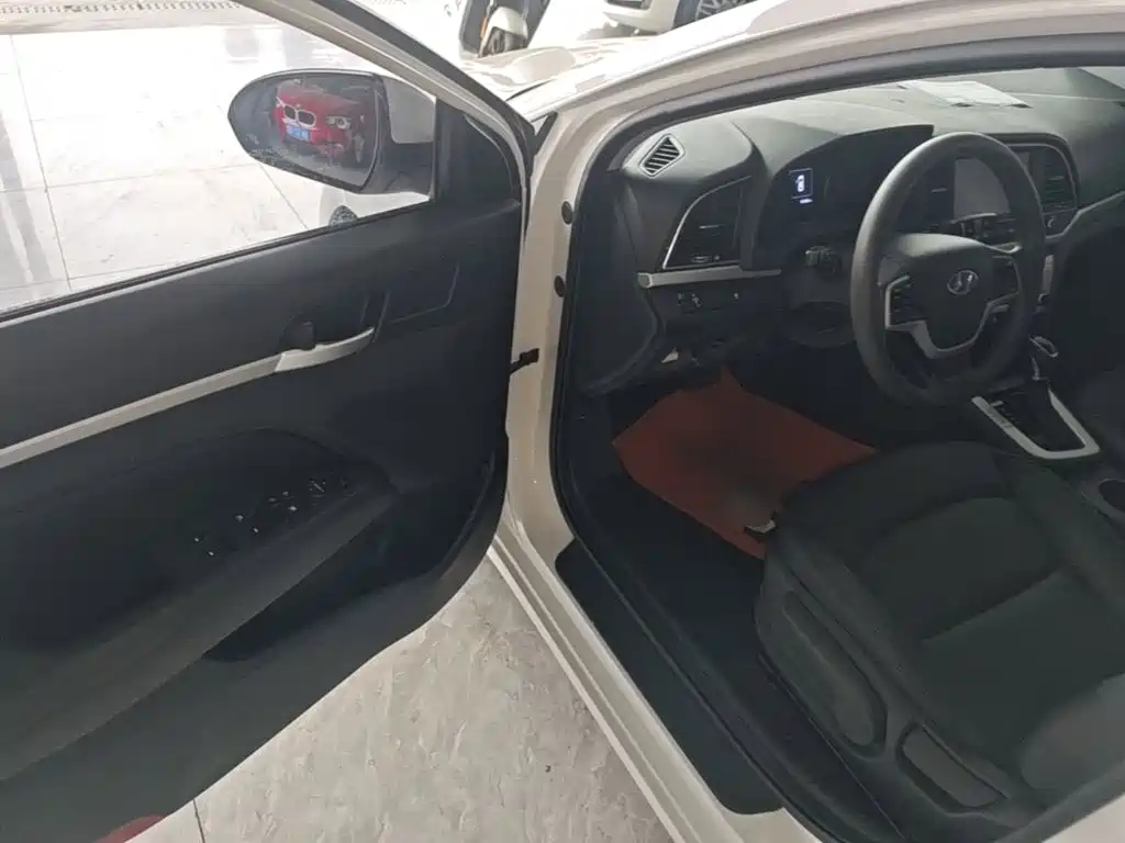 Hyundai Elantra — миниатюра 16