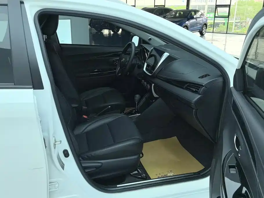 Toyota Yaris L — миниатюра 8