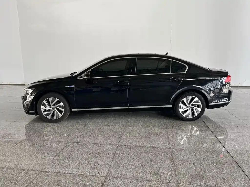 Volkswagen 迈腾 PHEV — миниатюра 2