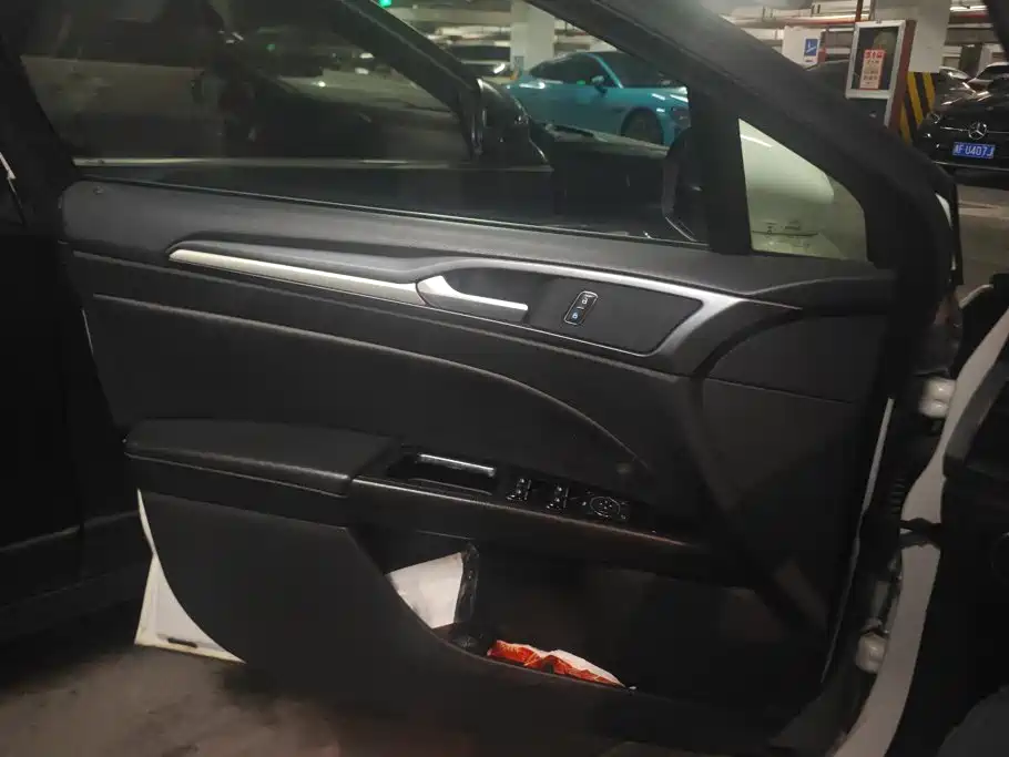 Ford Mondeo — миниатюра 7