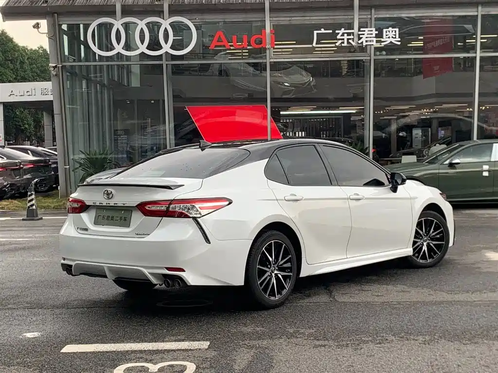 Toyota Camry 2021 2.0S