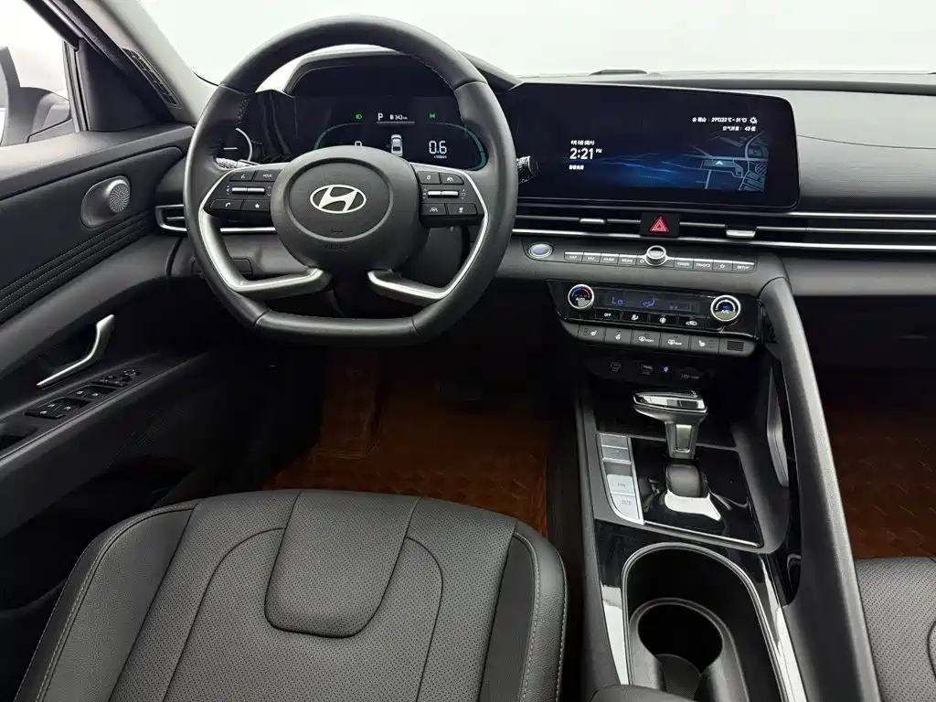 Hyundai Elantra — миниатюра 20