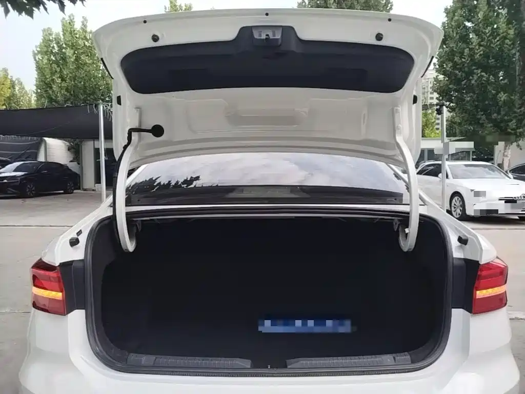 Volkswagen Lavida — миниатюра 19