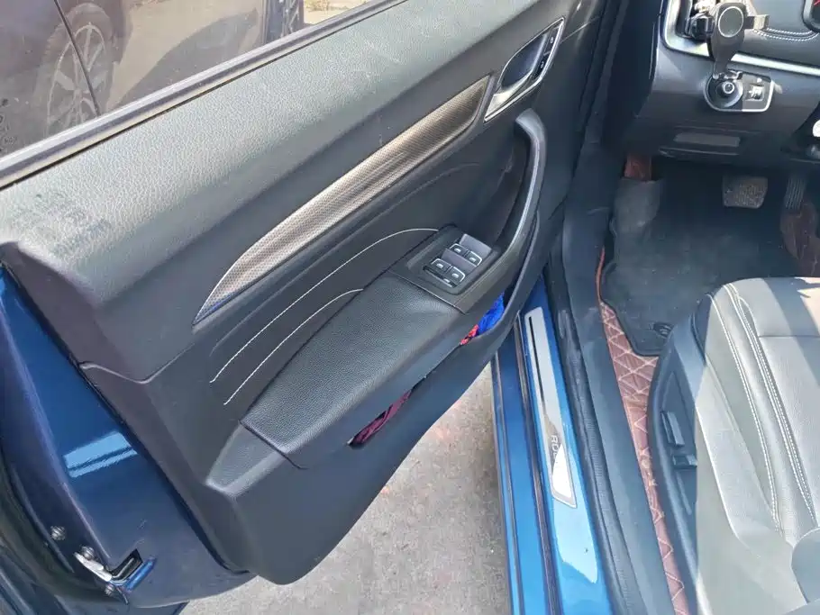 Roewe i6 Classic — миниатюра 7