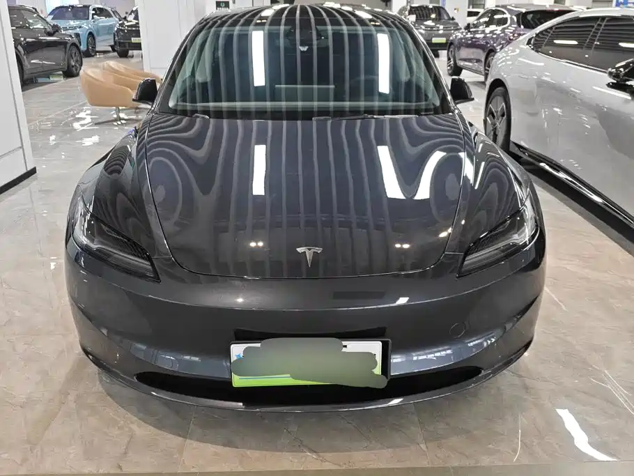 Tesla Model 3 — миниатюра 2