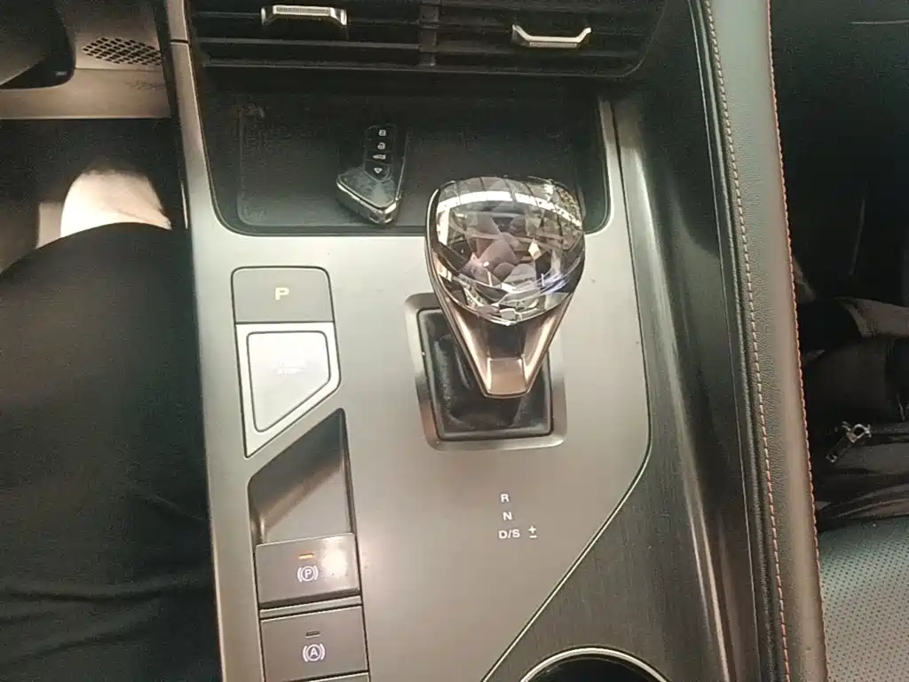 Roewe RX5 — миниатюра 14
