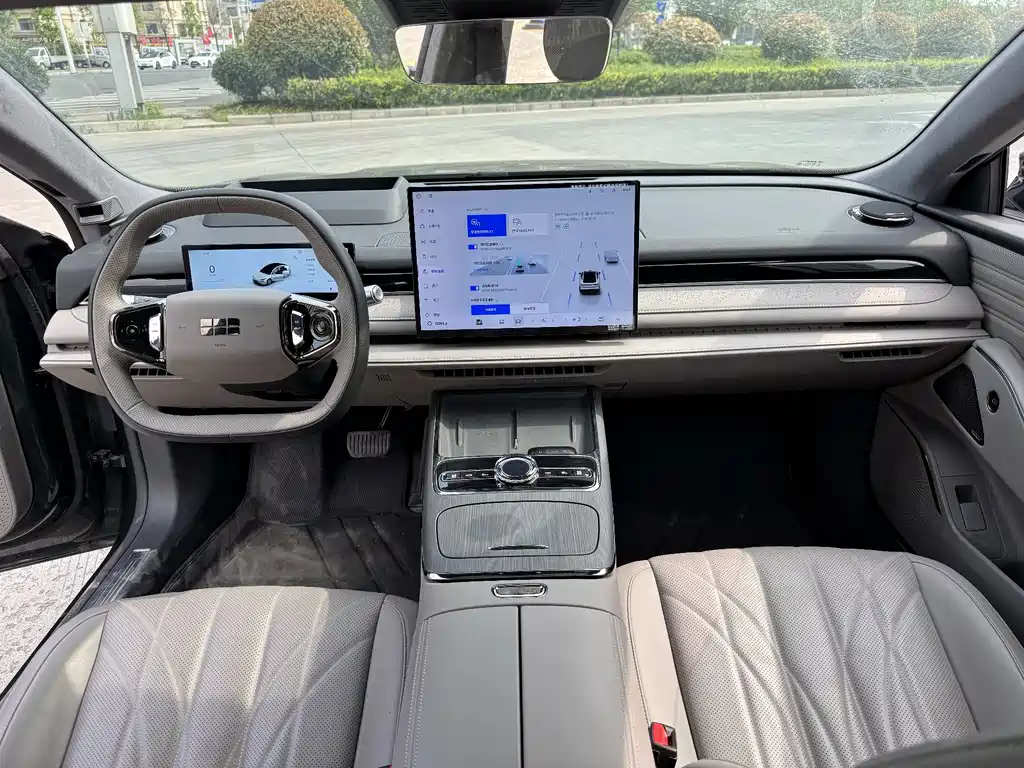 Geely Galaxy Galaxy 8 8 2025 130km EM-P